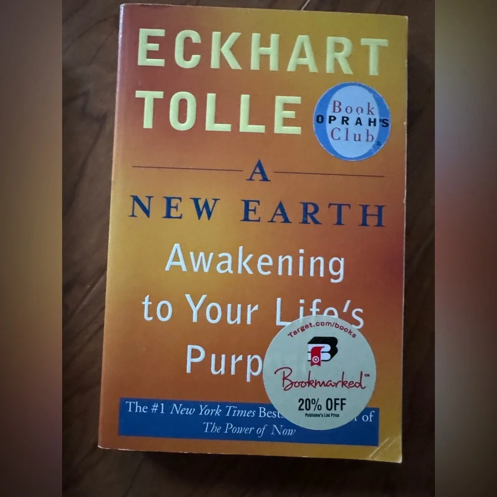 A New Earth - Awakening to Your Life's Purpose- Eckhart Tolle Paperback book (B)